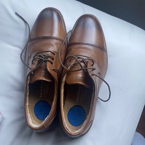 Men’s size 8.5 NUNN BUSH dress shoes